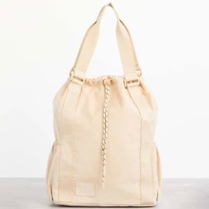 Beis Sport Tote in Beige